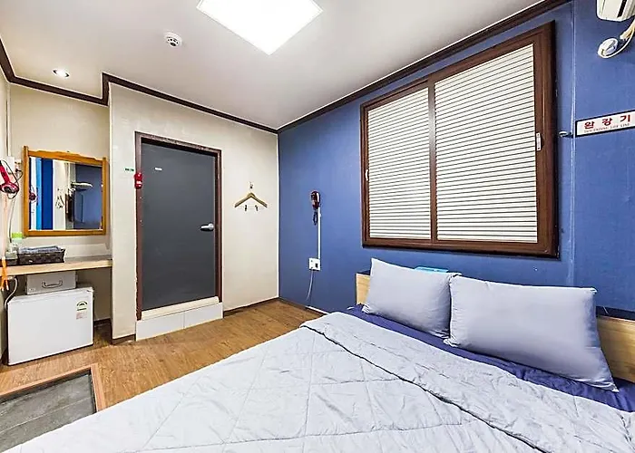 Yongsan Only For 2* ソウル特別市